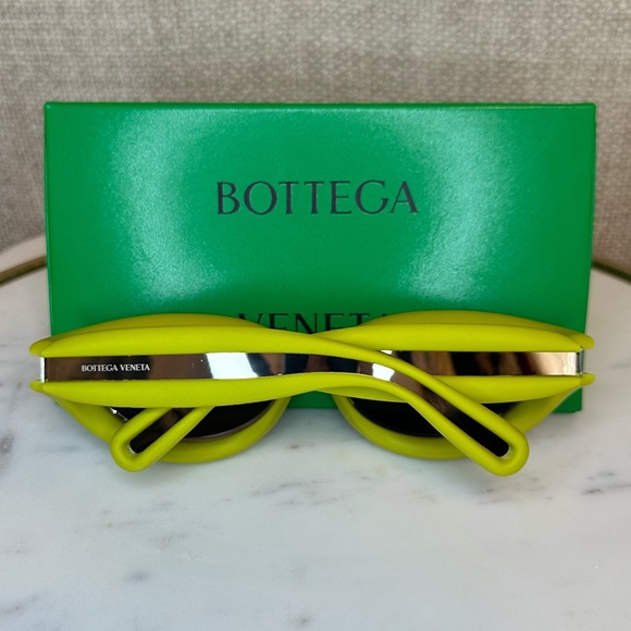 New! Authentic BOTTEGA VENETA Green mirror Sunglasses. - Picture 11 of 13